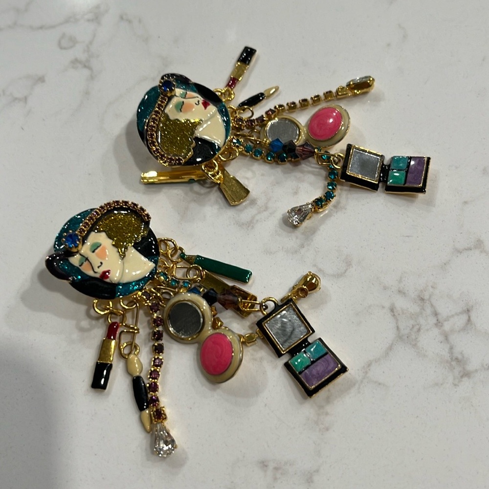 Lunch at the Ritz Glamour Earrings. - Picture 6 of 6